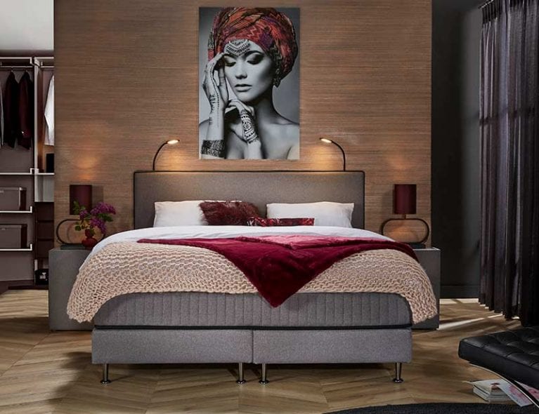 Foto des Serta Boxspringbetts in luxuriösem Schlafzimmer