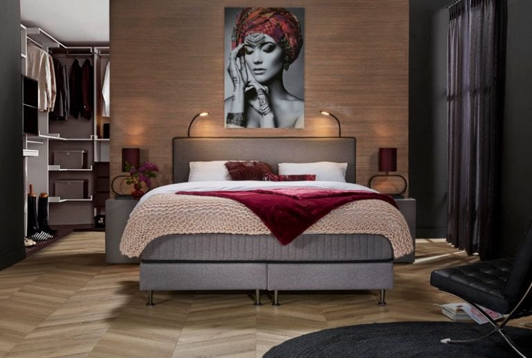 Foto des Serta Boxspringbetts in luxuriösem Schlafzimmer