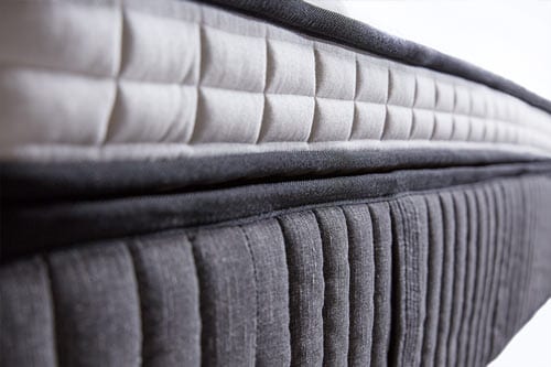 Detailaufnahme der einzelnen Matratzenschichten der Splendid Matratze von Serta