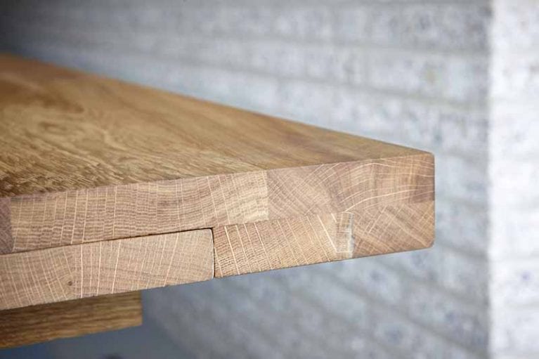 Detailaufnahme von Esstisch Contur zum ausziehen aus Massivholz