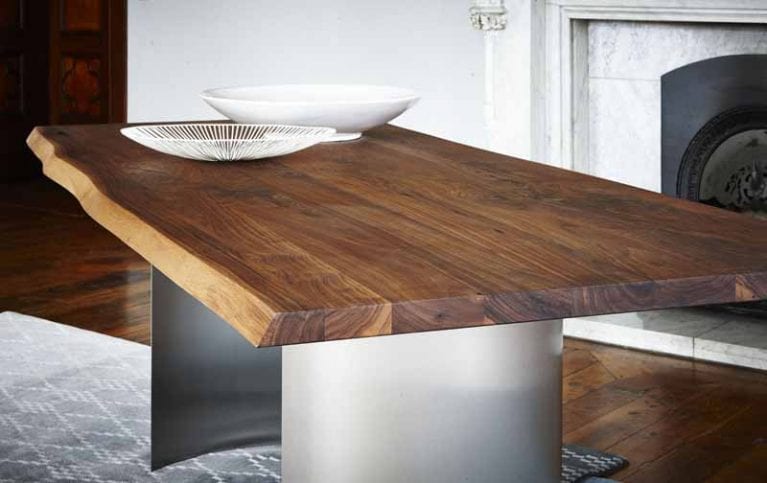 Massivholztischplatte von Contur mit Metallwangen Gestell