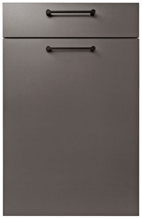 Küchenfront in Titan metallic mit schwarzen Griffen