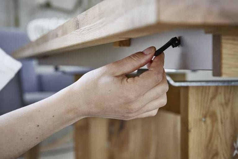 Verschluss für den Auszugstisch von Contur 3100