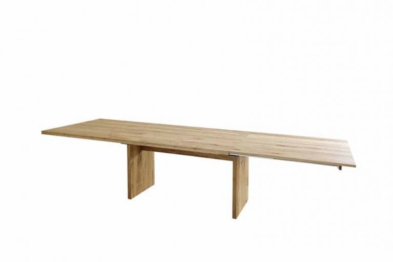 Freitsteller von dem ausgezogenen Esstisch Contur 3100 mit einer Klappeneinlage