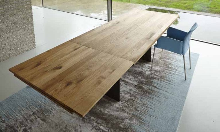 Ausgezogener Esstisch von Contur aus Massivholz