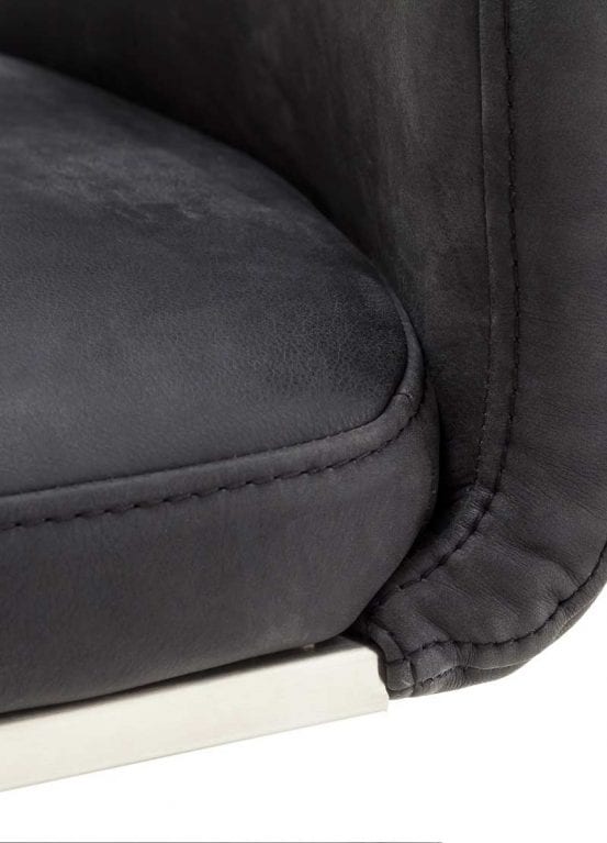 Seitliche Stuhlnaht bei dem Übergang von Sitzpolster und Rückenlehne von Stuhl Zagreb in anthrazit