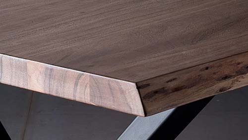 Tischkante von Esstisch