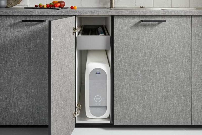 Wasseraufbereiter im Küchenschrank integriert