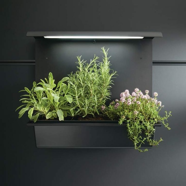 Relingsystem Paneelgarten mit Beleuchtung