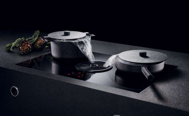 Basic Bora Kochfeld mit Muldenlüfter und 2 Töpfen darauf