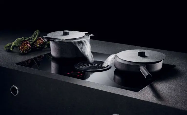 Basic Bora Kochfeld mit Muldenlüfter und 2 Töpfen darauf