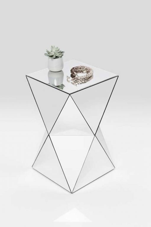 Kare Beistelltisch in Weiss mit eckigen Flächen